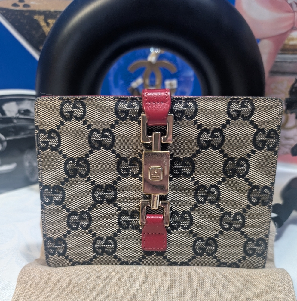 Gucci GG Jackie Canvas Compact Wallet EUC!